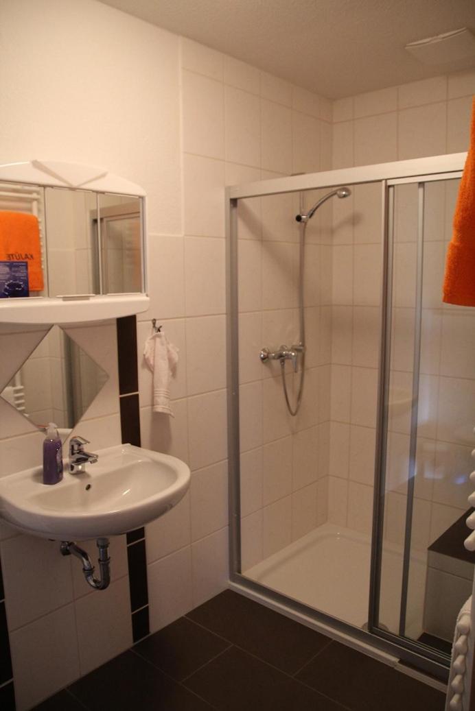 Kajuete Hotel Brake  Kültér fotó