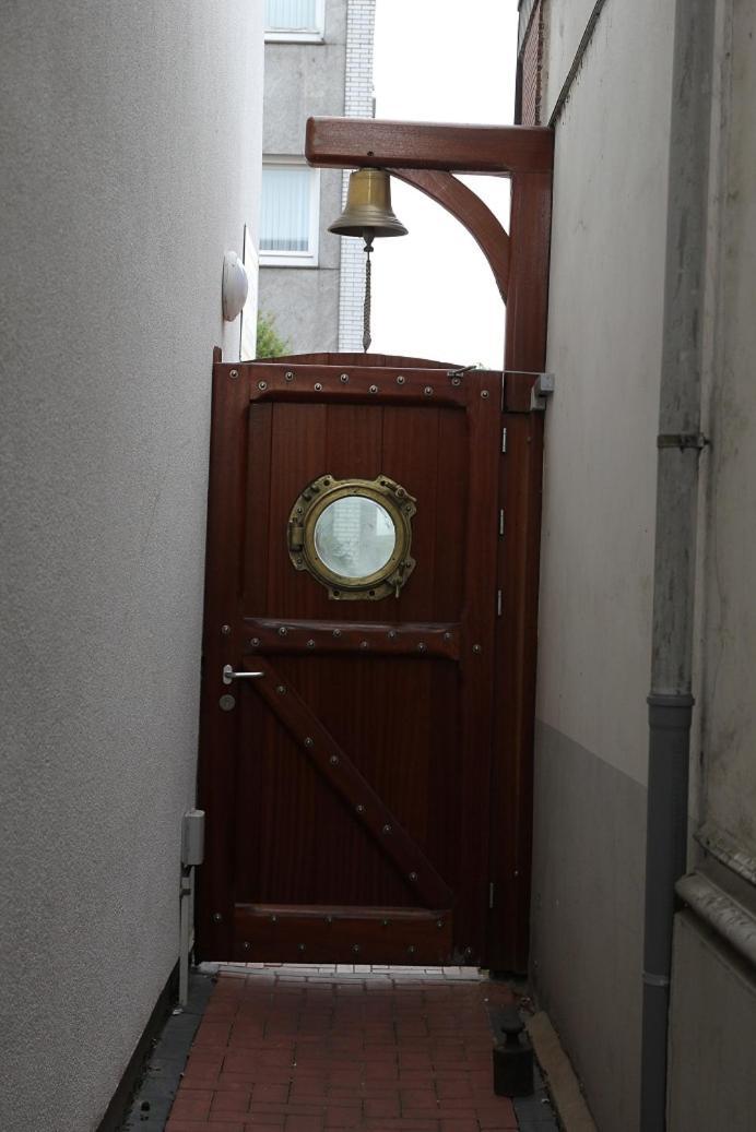 Kajuete Hotel Brake  Kültér fotó