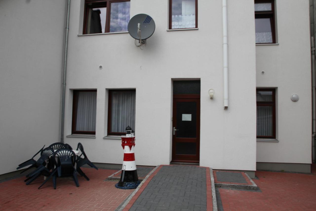 Kajuete Hotel Brake  Kültér fotó